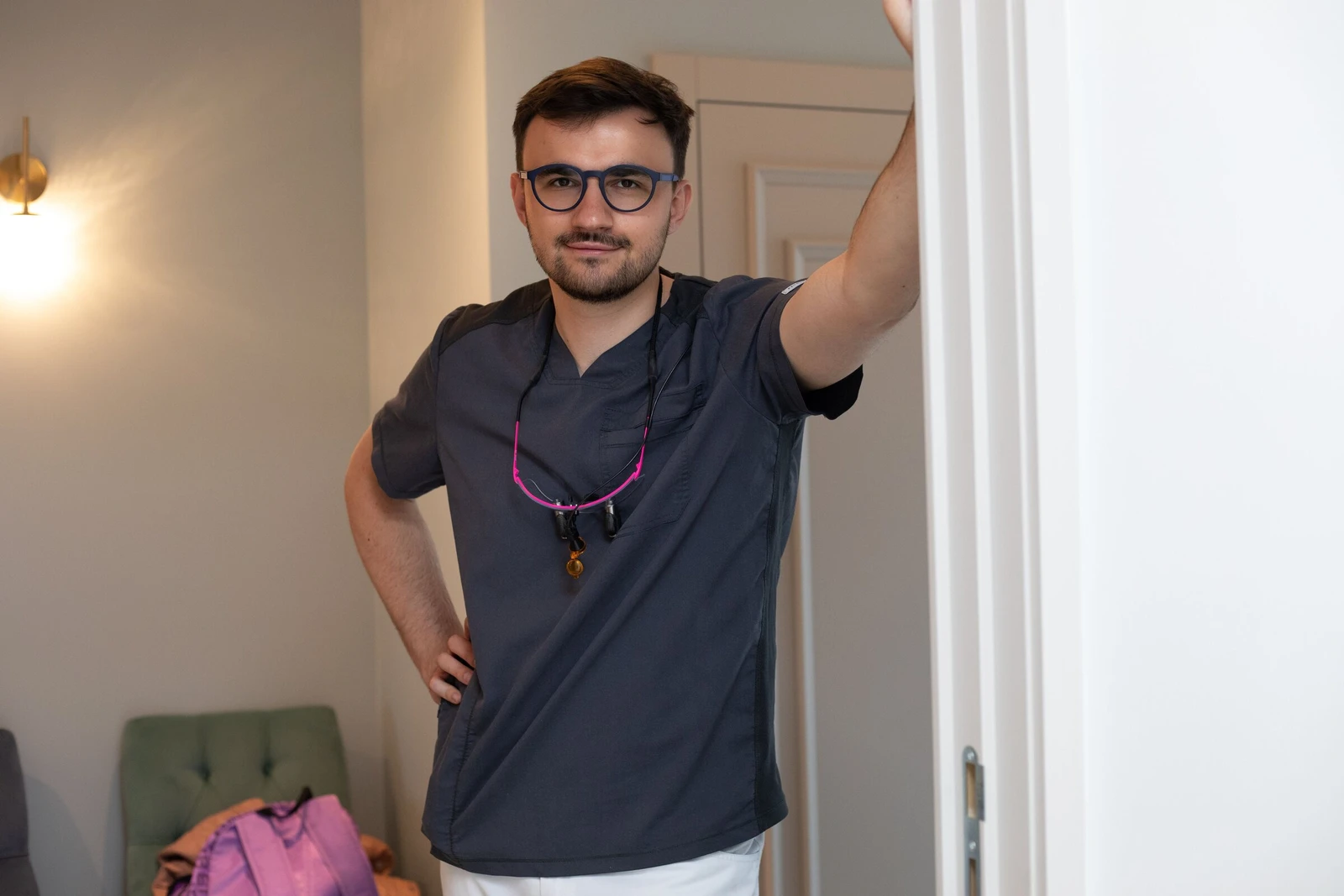 Lekarz Mickiewicz Dental Clinic podczas pracy
